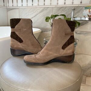 Aquatalia Mia Boots Womens 9 Shoe Brown Suede Pull On Zip Snow Ankle Bootie